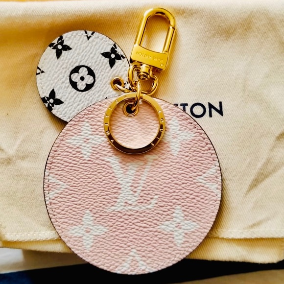 Louis Vuitton Giant Monogram bag/Key Charm - Picture 2 of 5